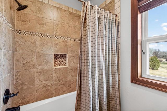 2514 SKYLINE OAKS DRIVE, De Pere, WI 54115