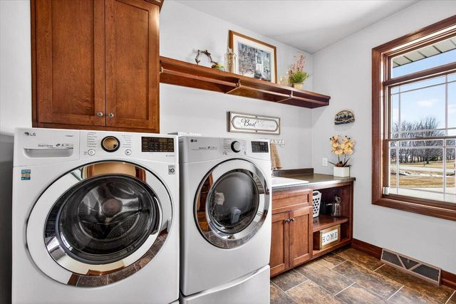 2514 SKYLINE OAKS DRIVE, De Pere, WI 54115