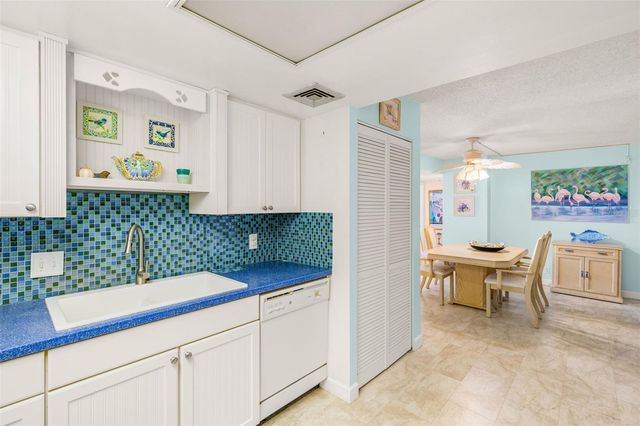 1 KEY CAPRI 102E, Treasure Island, FL 33706