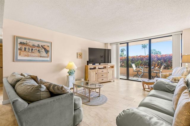 1 KEY CAPRI 102E, Treasure Island, FL 33706