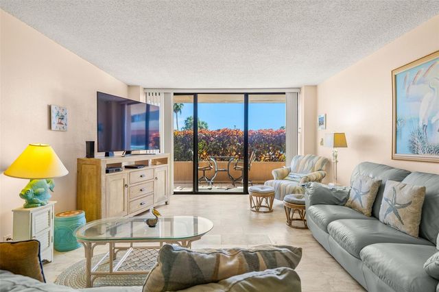 1 KEY CAPRI 102E, Treasure Island, FL 33706