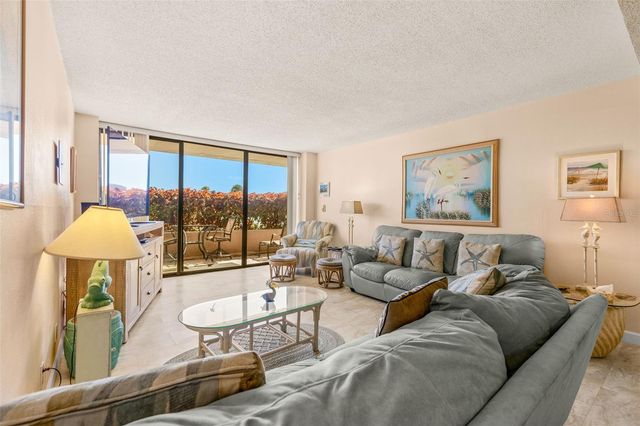 1 KEY CAPRI 102E, Treasure Island, FL 33706