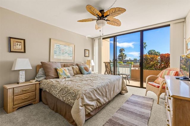 1 KEY CAPRI 102E, Treasure Island, FL 33706