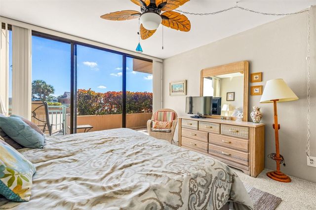 1 KEY CAPRI 102E, Treasure Island, FL 33706