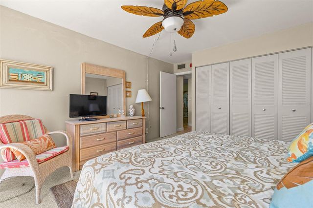 1 KEY CAPRI 102E, Treasure Island, FL 33706