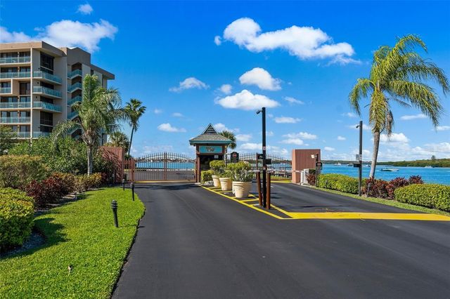 1 KEY CAPRI 102E, Treasure Island, FL 33706