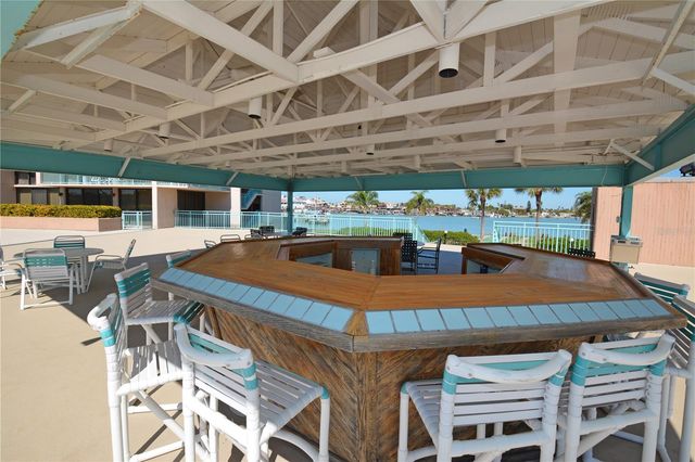 1 KEY CAPRI 102E, Treasure Island, FL 33706