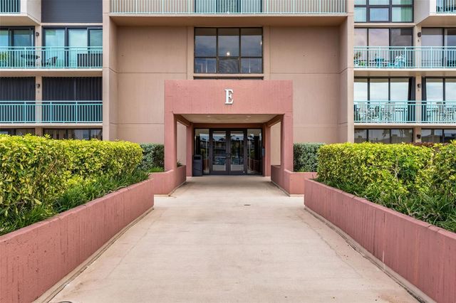 1 KEY CAPRI 102E, Treasure Island, FL 33706