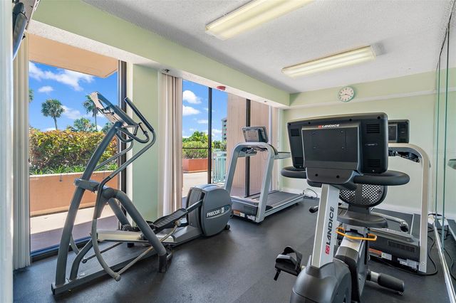 1 KEY CAPRI 102E, Treasure Island, FL 33706