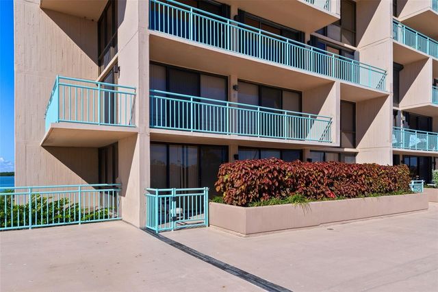 1 KEY CAPRI 102E, Treasure Island, FL 33706