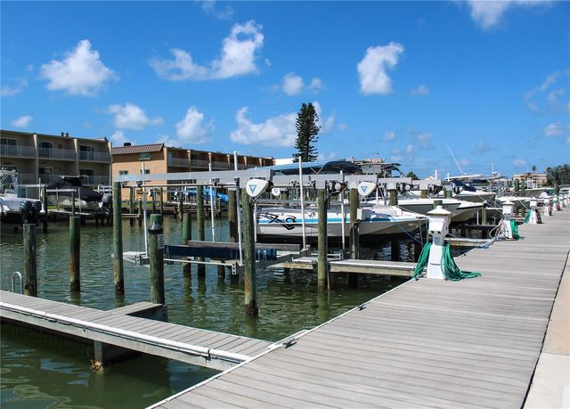 1 KEY CAPRI 102E, Treasure Island, FL 33706