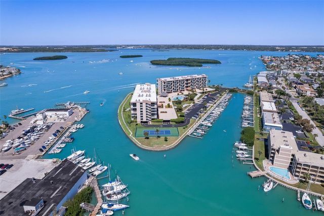 1 KEY CAPRI 102E, Treasure Island, FL 33706