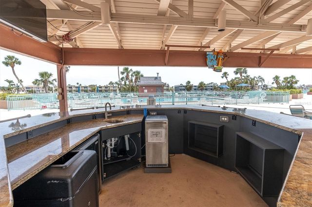 1 KEY CAPRI 102E, Treasure Island, FL 33706