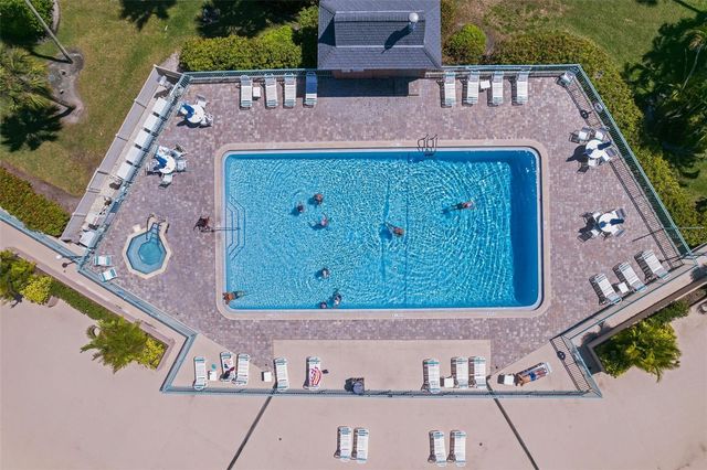 1 KEY CAPRI 102E, Treasure Island, FL 33706