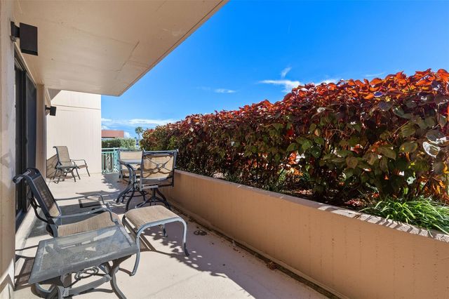 1 KEY CAPRI 102E, Treasure Island, FL 33706