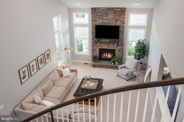 5 MANCHESTER CT, Columbus, NJ 08022