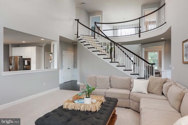 5 MANCHESTER CT, Columbus, NJ 08022