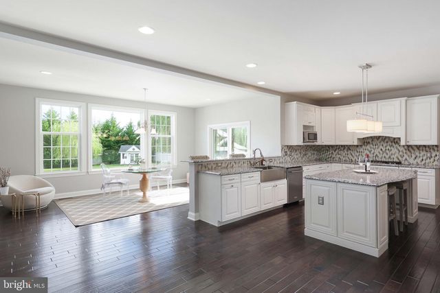 5 MANCHESTER CT, Columbus, NJ 08022