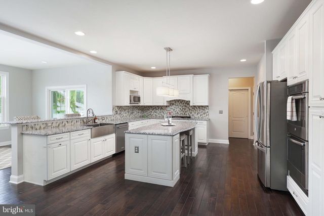 5 MANCHESTER CT, Columbus, NJ 08022