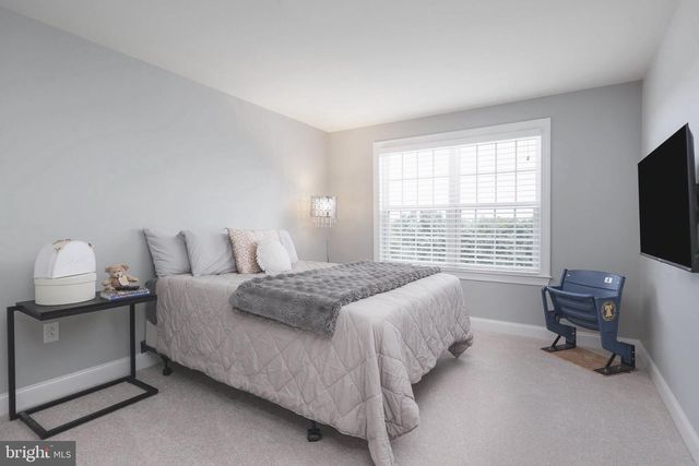 5 MANCHESTER CT, Columbus, NJ 08022