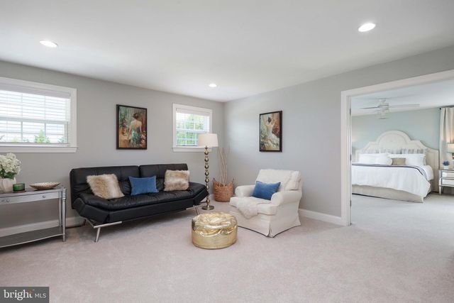 5 MANCHESTER CT, Columbus, NJ 08022