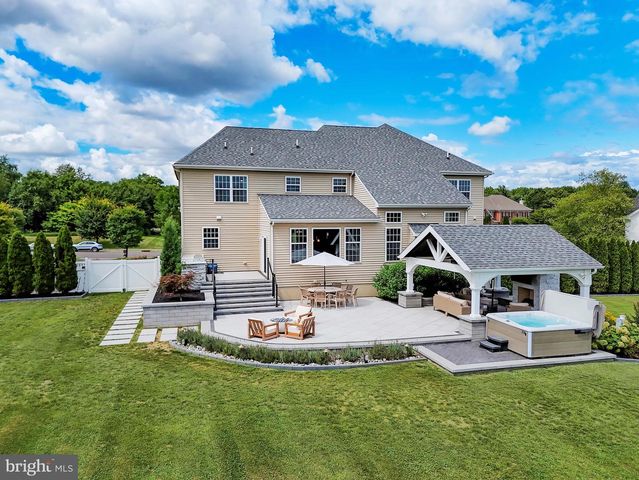 5 MANCHESTER CT, Columbus, NJ 08022