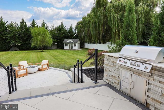 5 MANCHESTER CT, Columbus, NJ 08022