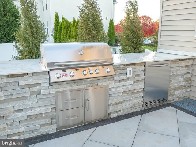 5 MANCHESTER CT, Columbus, NJ 08022
