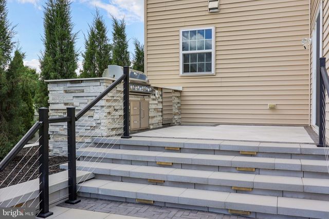 5 MANCHESTER CT, Columbus, NJ 08022