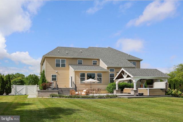 5 MANCHESTER CT, Columbus, NJ 08022