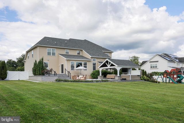 5 MANCHESTER CT, Columbus, NJ 08022
