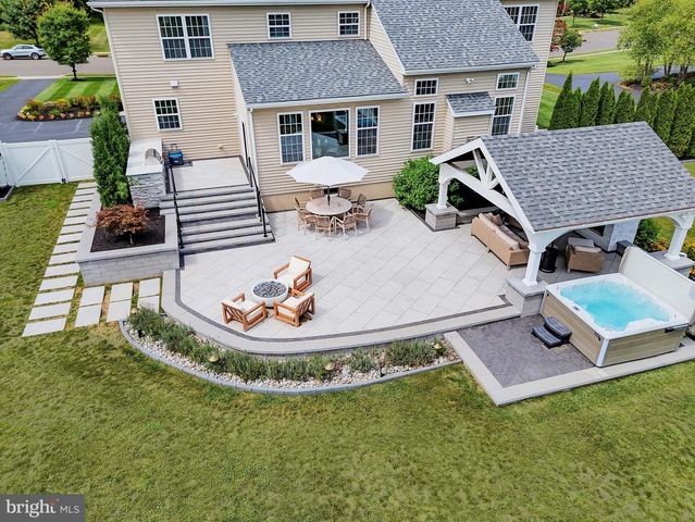 5 MANCHESTER CT, Columbus, NJ 08022