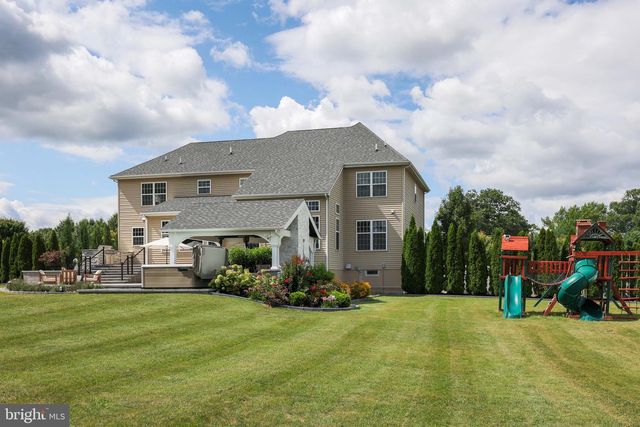 5 MANCHESTER CT, Columbus, NJ 08022