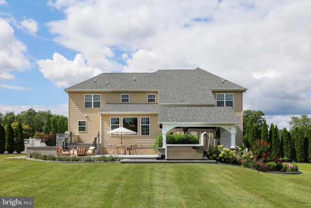 5 MANCHESTER CT, Columbus, NJ 08022