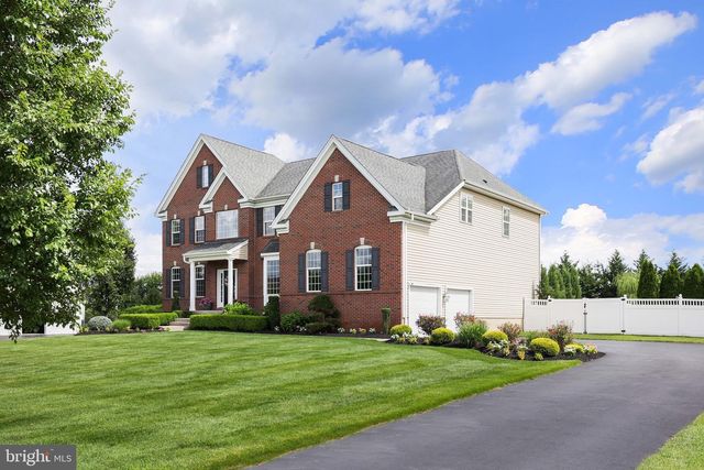 5 MANCHESTER CT, Columbus, NJ 08022