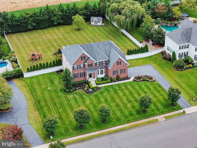5 MANCHESTER CT, Columbus, NJ 08022