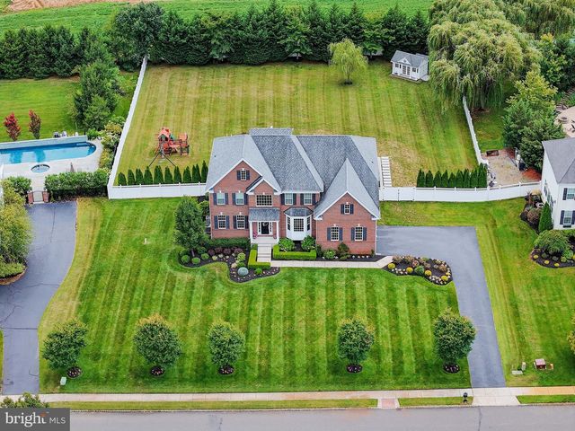5 MANCHESTER CT, Columbus, NJ 08022