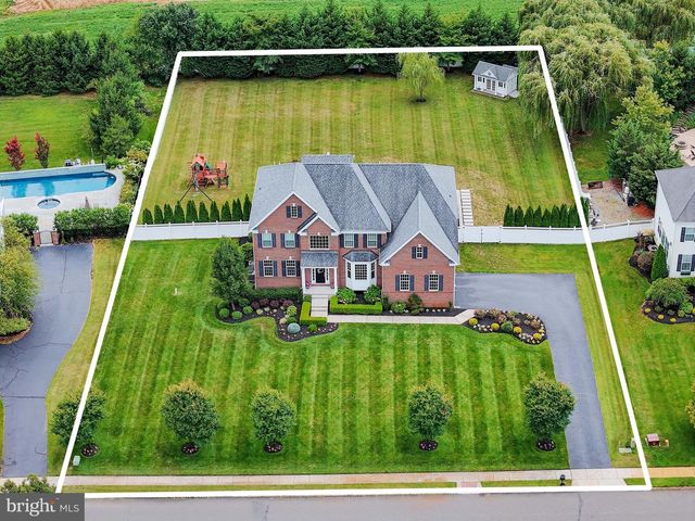 5 MANCHESTER CT, Columbus, NJ 08022