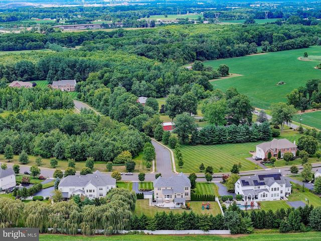 5 MANCHESTER CT, Columbus, NJ 08022
