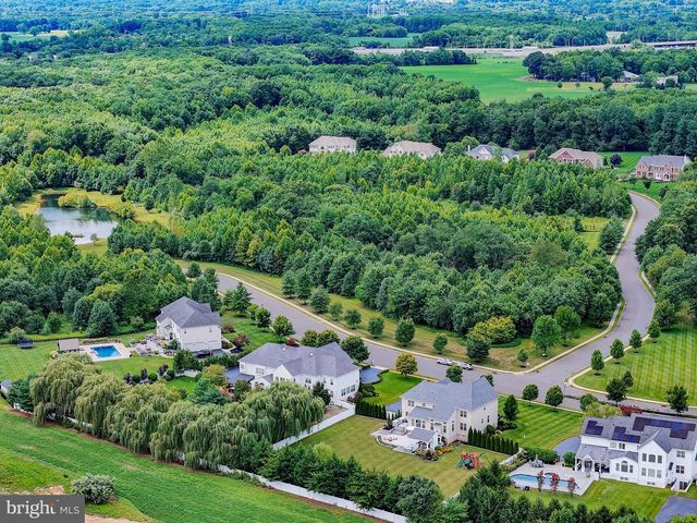 5 MANCHESTER CT, Columbus, NJ 08022
