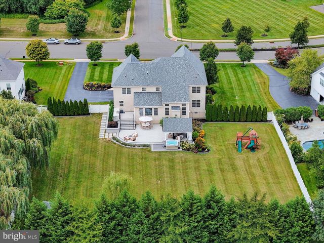 5 MANCHESTER CT, Columbus, NJ 08022