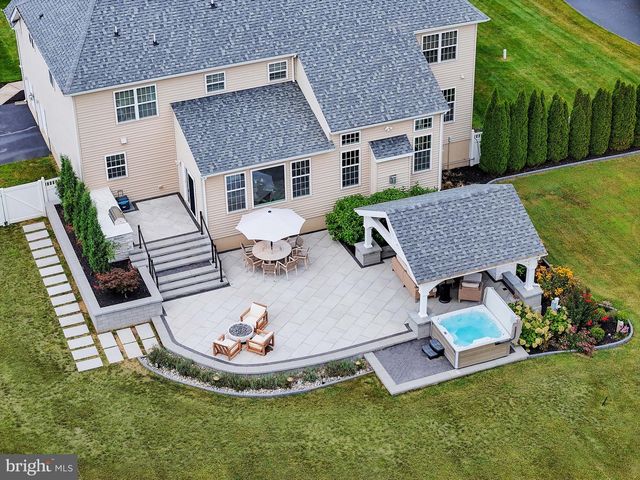 5 MANCHESTER CT, Columbus, NJ 08022