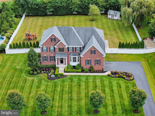 5 MANCHESTER CT, Columbus, NJ 08022