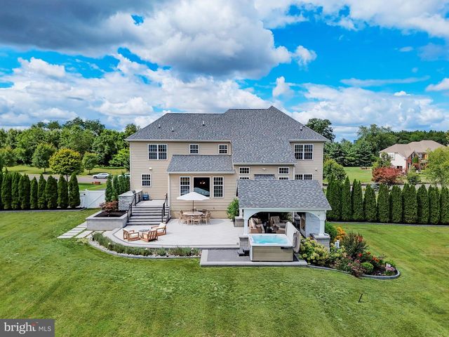 5 MANCHESTER CT, Columbus, NJ 08022