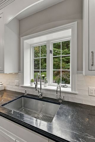 12 Daniel Shays Rd, Hopkinton, MA 01748