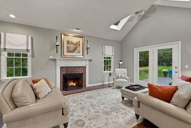 12 Daniel Shays Rd, Hopkinton, MA 01748