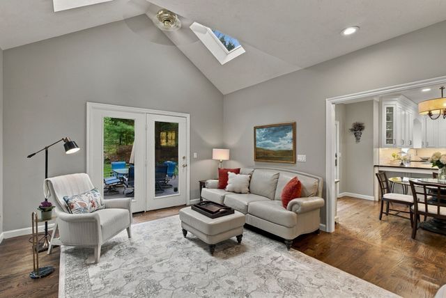 12 Daniel Shays Rd, Hopkinton, MA 01748