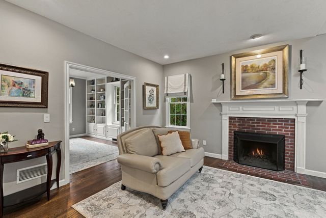 12 Daniel Shays Rd, Hopkinton, MA 01748