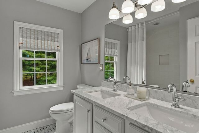 12 Daniel Shays Rd, Hopkinton, MA 01748
