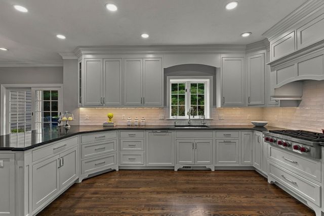 12 Daniel Shays Rd, Hopkinton, MA 01748